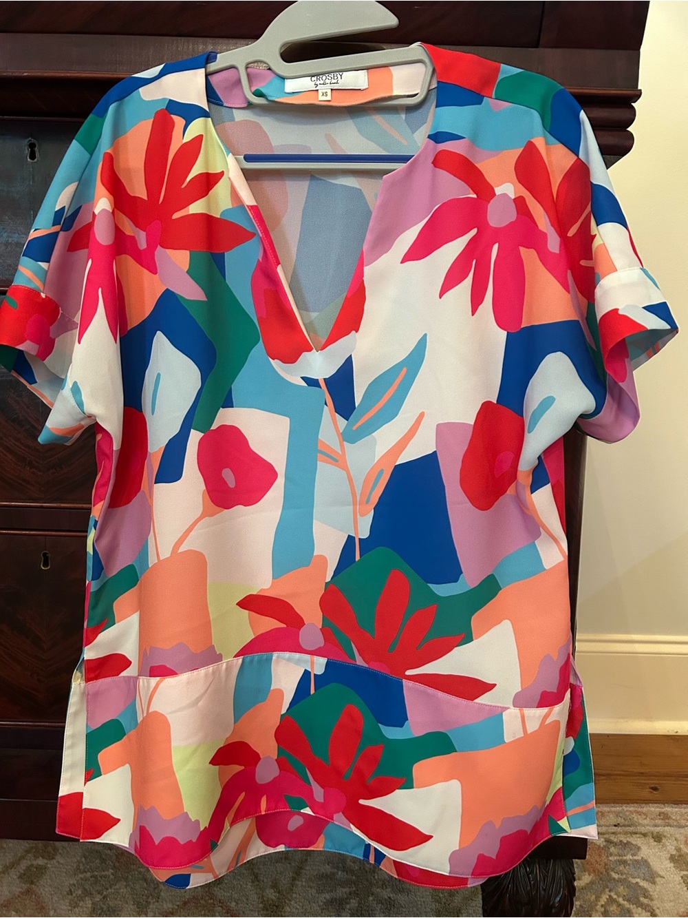 CROSBY by Mollie Burch Multicolor Abstract Floral V-Neck Blouse